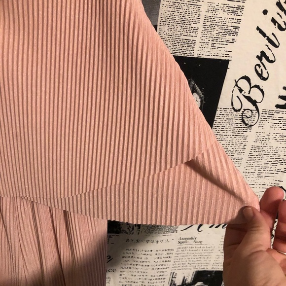 Light pink tank/shorts romper xs - Picture 3 of 6